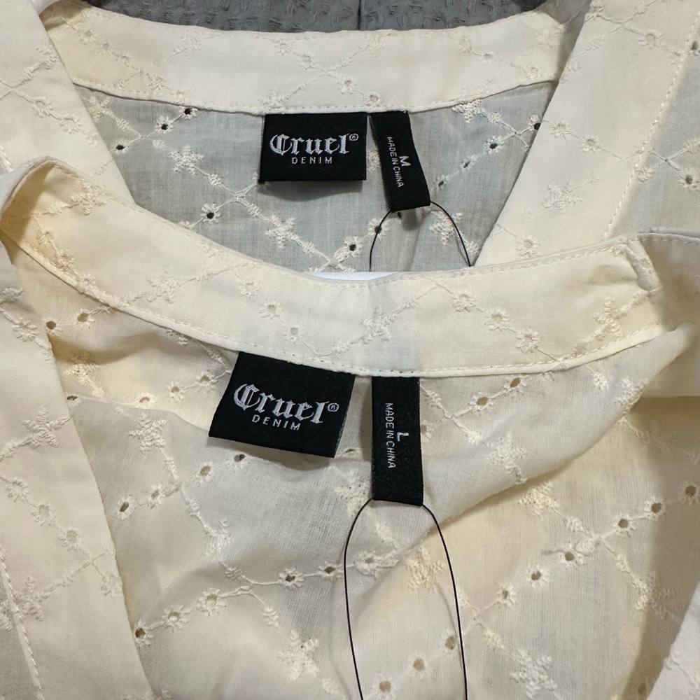 CRUEL GIRL WOMEN'S EYELET SLEEVELESS BUTTON-DOWN BLOUSE **NWT** - Picture 7 of 7